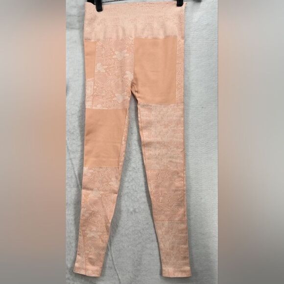 FREE PEOPLE MOVEMENT patch me if you can PEACH color leggings - Picture 5 of 9